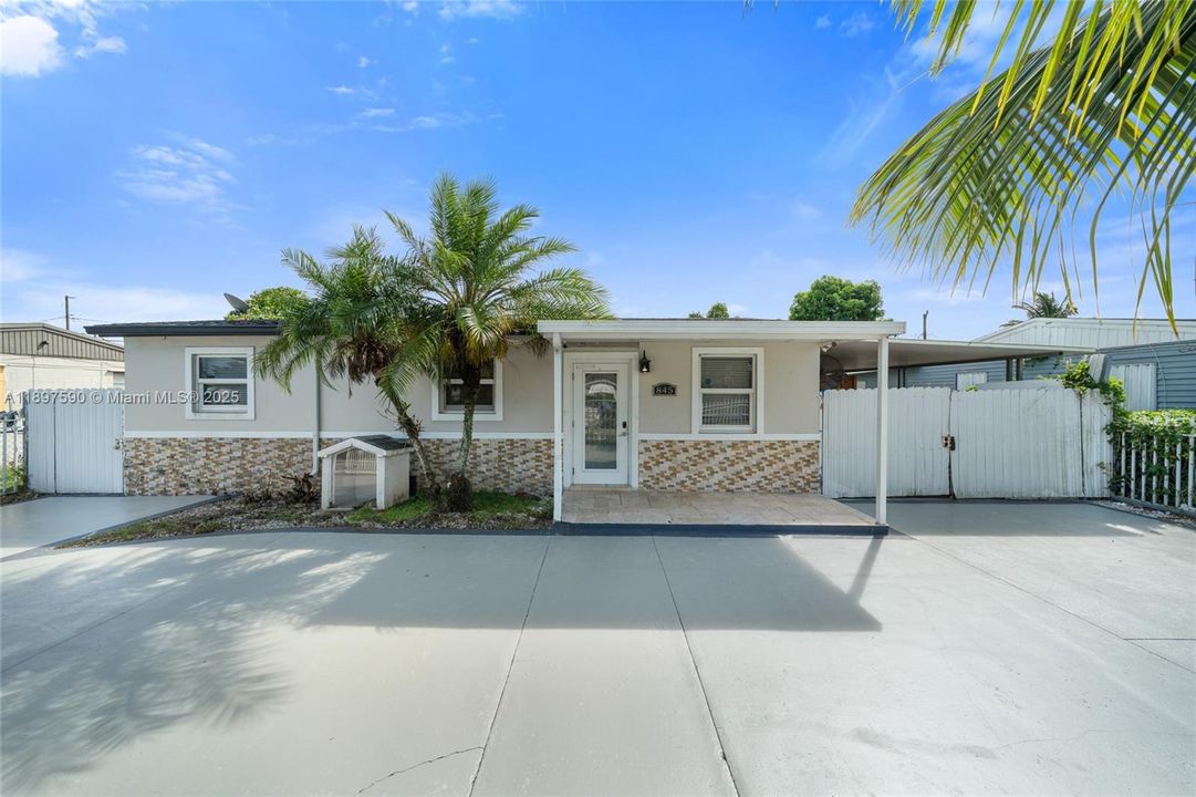 For Rent: $2,200 (2 beds, 1 baths, 1292 Square Feet)