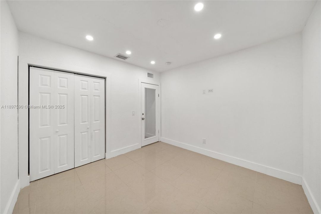 For Rent: $2,200 (2 beds, 1 baths, 1292 Square Feet)