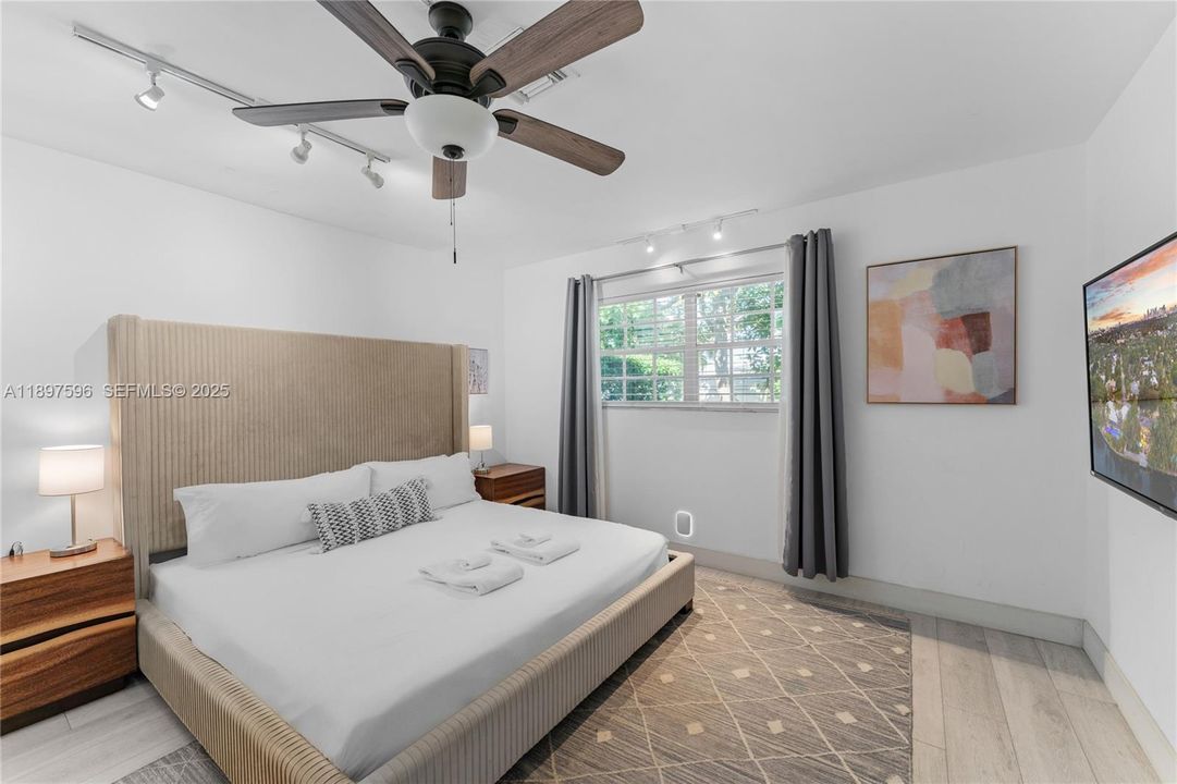 For Sale: $2,425,000 (7 beds, 3 baths, 3669 Square Feet)