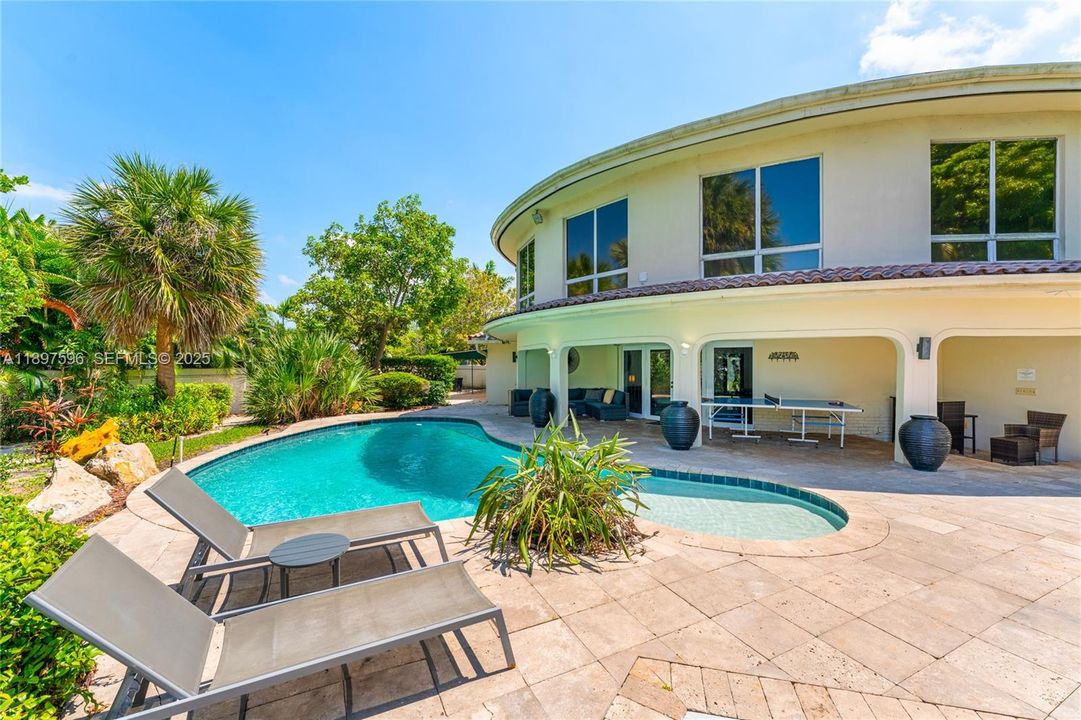 For Sale: $2,425,000 (7 beds, 3 baths, 3669 Square Feet)