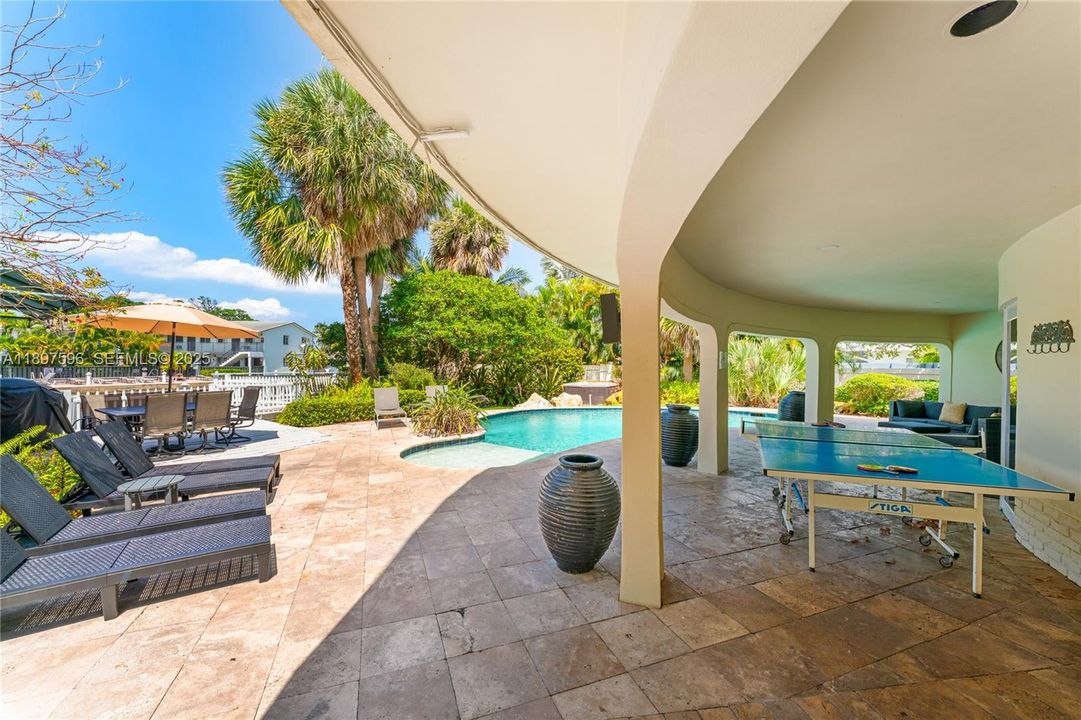 For Sale: $2,425,000 (7 beds, 3 baths, 3669 Square Feet)