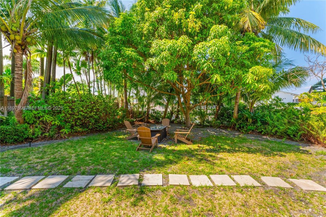 For Sale: $2,425,000 (7 beds, 3 baths, 3669 Square Feet)