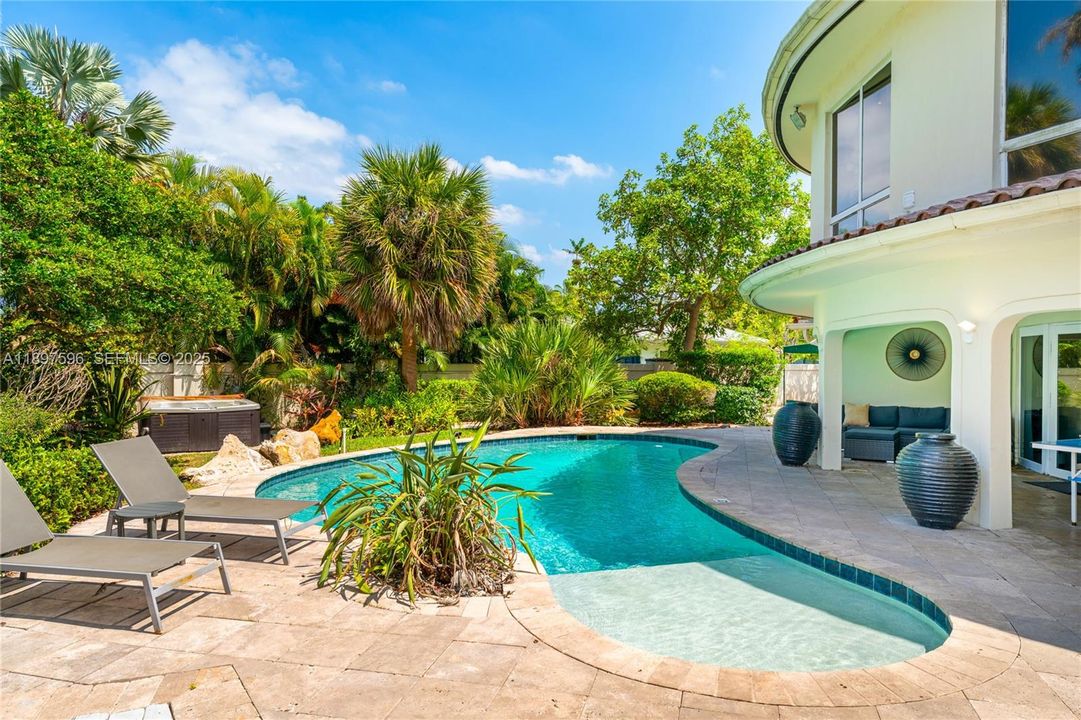 For Sale: $2,425,000 (7 beds, 3 baths, 3669 Square Feet)