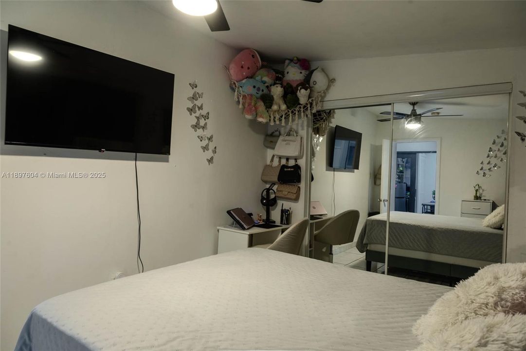 合同活跃: $630,000 (4 贝兹, 2 浴室, 1592 平方英尺)