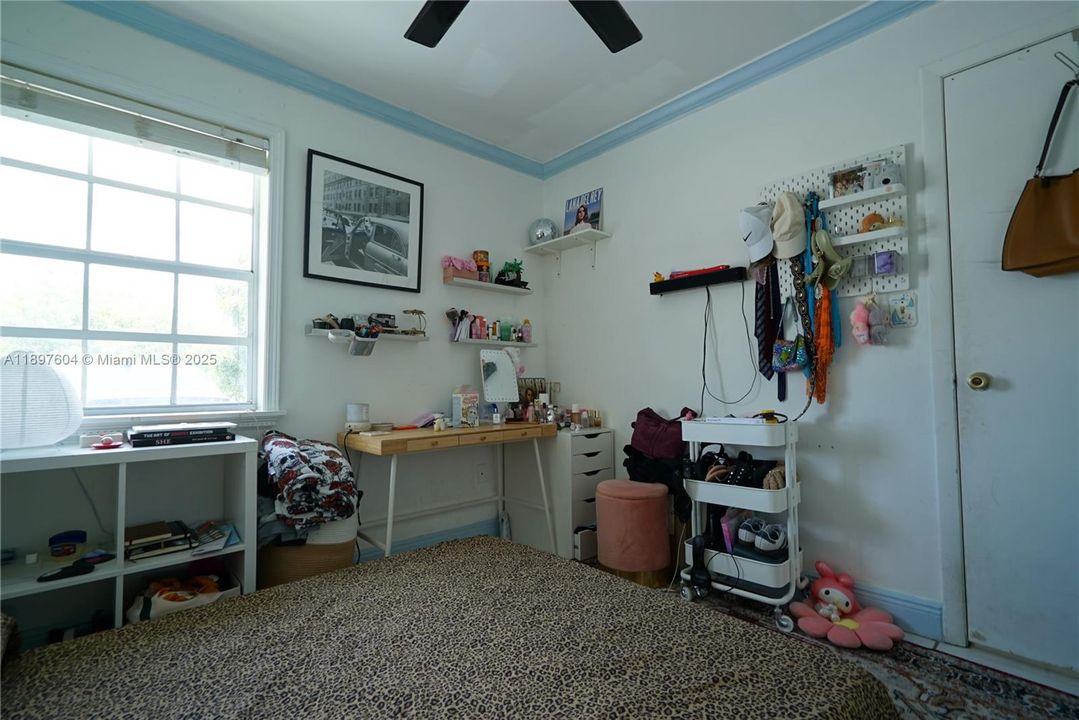 合同活跃: $630,000 (4 贝兹, 2 浴室, 1592 平方英尺)