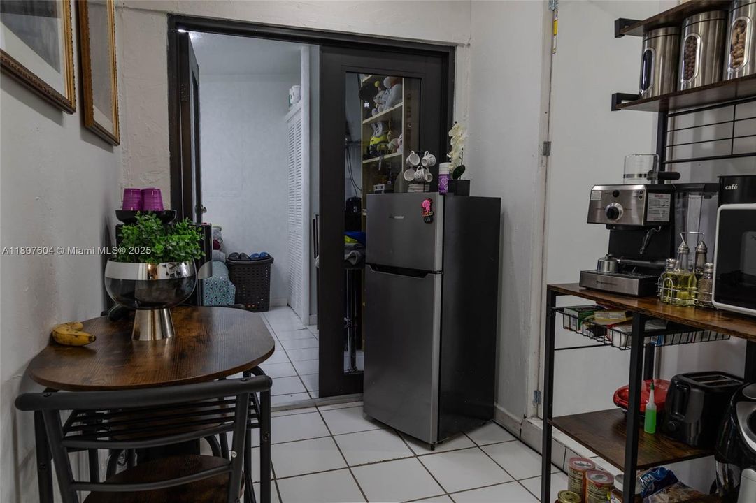 合同活跃: $630,000 (4 贝兹, 2 浴室, 1592 平方英尺)