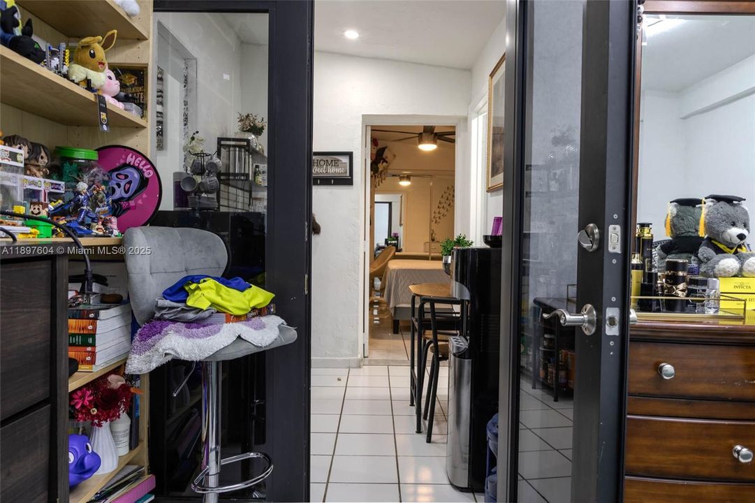 合同活跃: $630,000 (4 贝兹, 2 浴室, 1592 平方英尺)