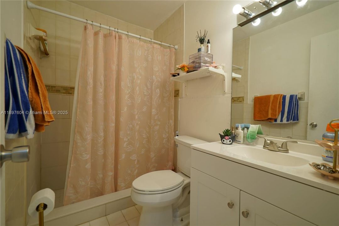 合同活跃: $630,000 (4 贝兹, 2 浴室, 1592 平方英尺)