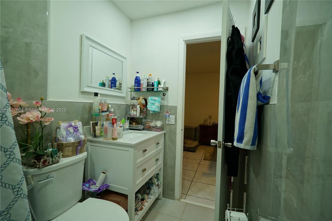 合同活跃: $630,000 (4 贝兹, 2 浴室, 1592 平方英尺)