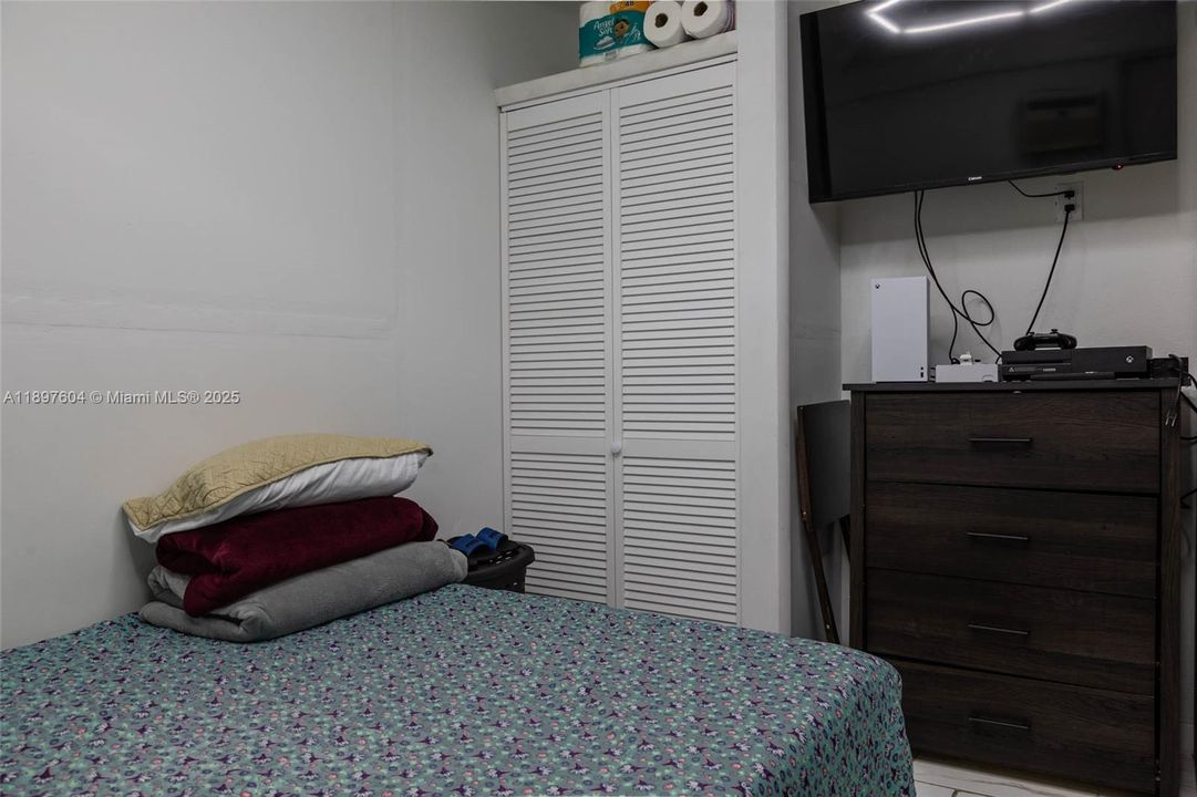 合同活跃: $630,000 (4 贝兹, 2 浴室, 1592 平方英尺)