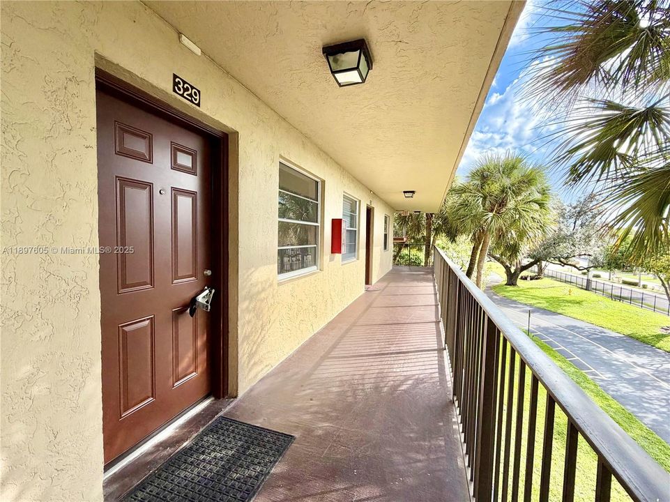 待售: $239,900 (2 贝兹, 2 浴室, 1002 平方英尺)