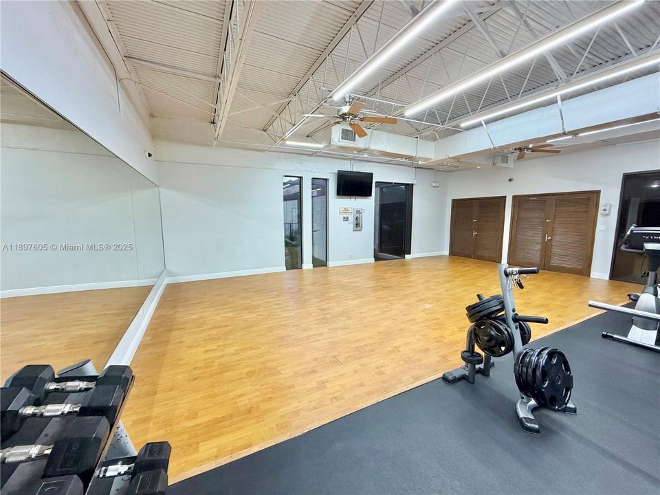 待售: $239,900 (2 贝兹, 2 浴室, 1002 平方英尺)