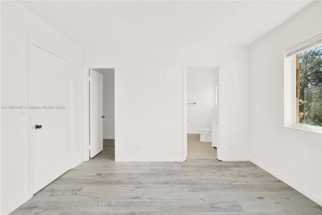 Activo con contrato: $2,600 (4 camas, 3 baños, 1386 Pies cuadrados)