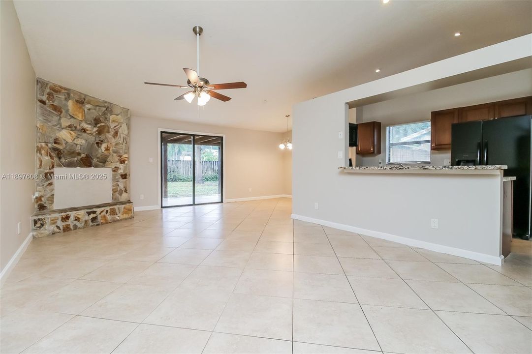 Active With Contract: $2,460 (3 beds, 2 baths, 1222 Square Feet)