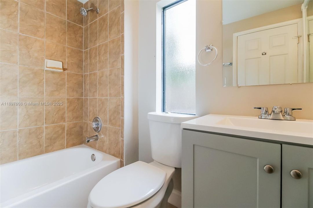 Active With Contract: $2,460 (3 beds, 2 baths, 1222 Square Feet)