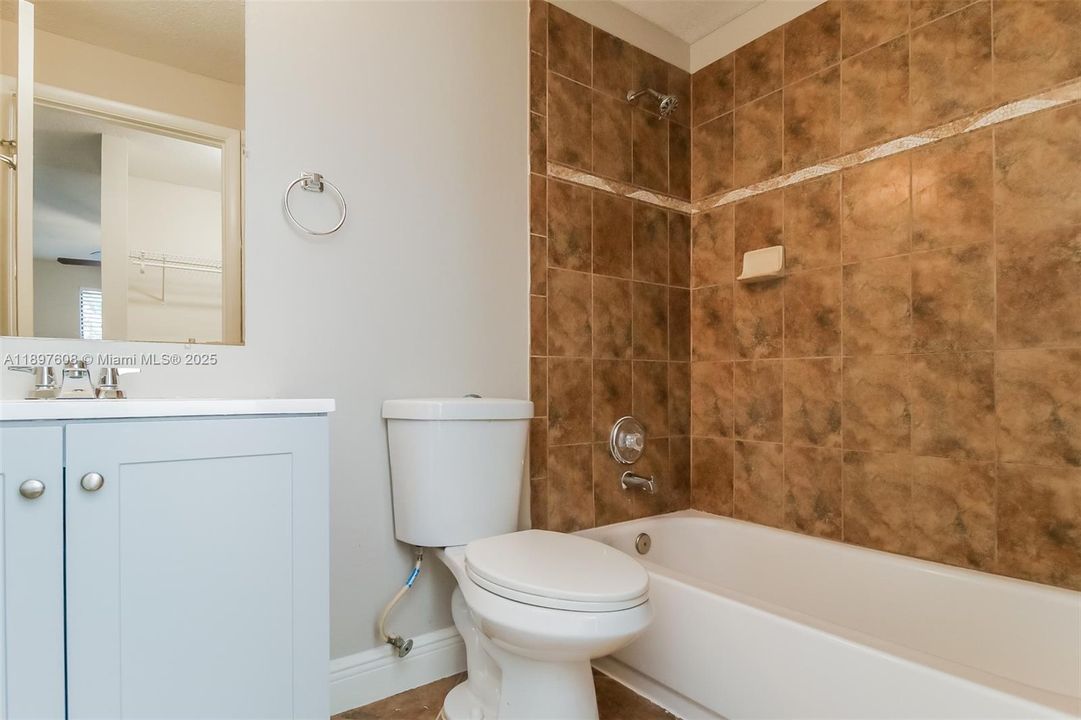 Active With Contract: $2,460 (3 beds, 2 baths, 1222 Square Feet)