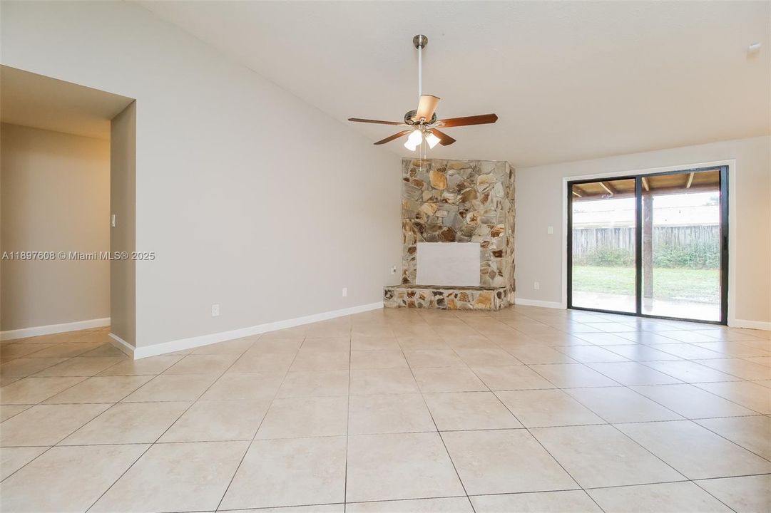 Active With Contract: $2,460 (3 beds, 2 baths, 1222 Square Feet)