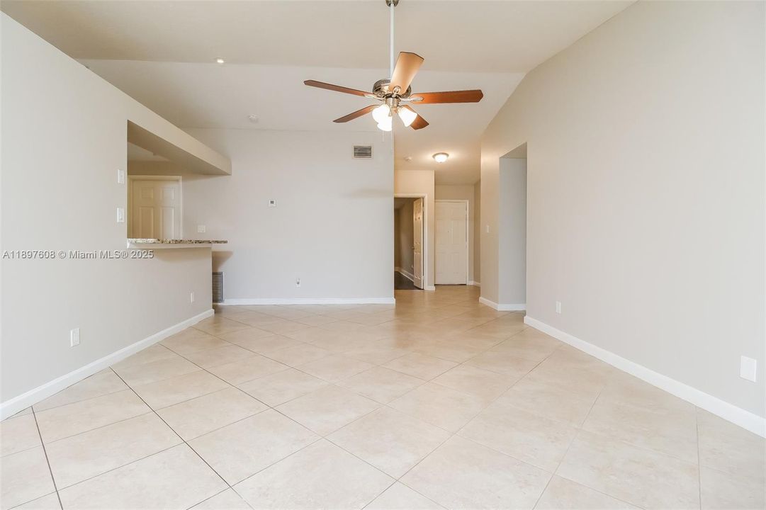 Active With Contract: $2,460 (3 beds, 2 baths, 1222 Square Feet)