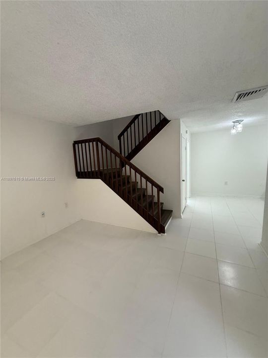 Active With Contract: $2,300 (2 beds, 2 baths, 1288 Square Feet)