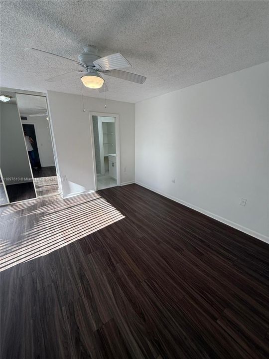 Active With Contract: $2,300 (2 beds, 2 baths, 1288 Square Feet)