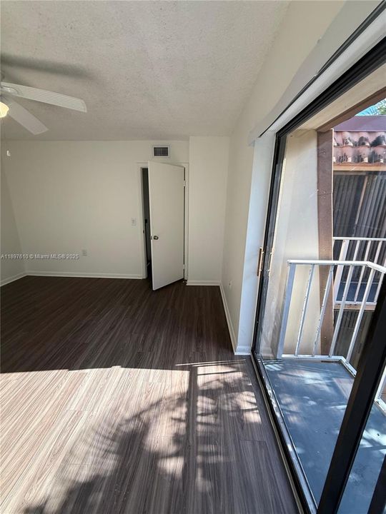 Active With Contract: $2,300 (2 beds, 2 baths, 1288 Square Feet)