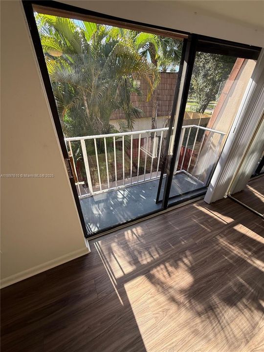 Active With Contract: $2,300 (2 beds, 2 baths, 1288 Square Feet)