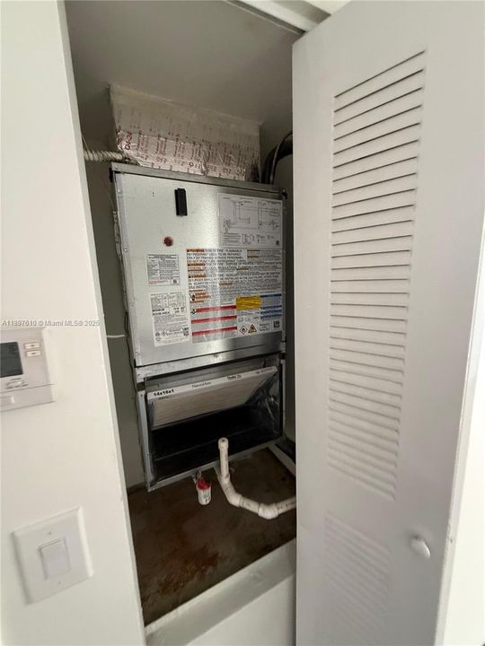 Active With Contract: $2,300 (2 beds, 2 baths, 1288 Square Feet)