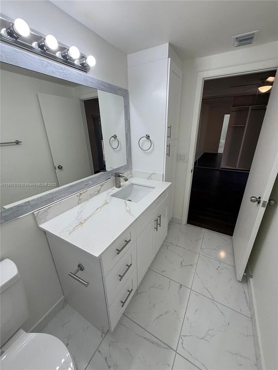 Active With Contract: $2,300 (2 beds, 2 baths, 1288 Square Feet)