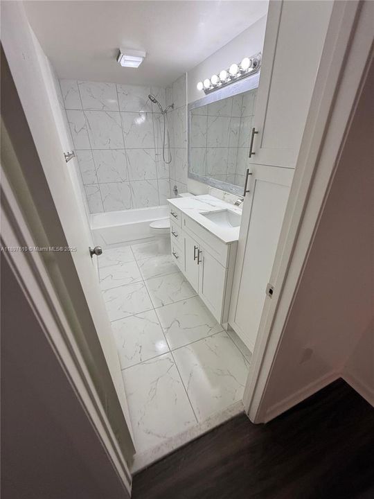 Active With Contract: $2,300 (2 beds, 2 baths, 1288 Square Feet)