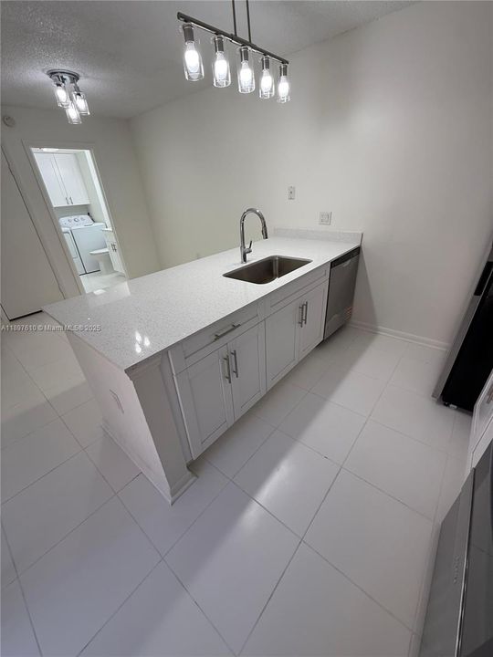 Active With Contract: $2,300 (2 beds, 2 baths, 1288 Square Feet)