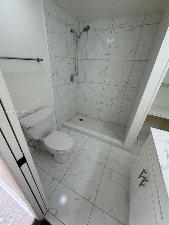 Active With Contract: $2,300 (2 beds, 2 baths, 1288 Square Feet)