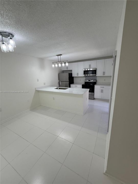 Active With Contract: $2,300 (2 beds, 2 baths, 1288 Square Feet)