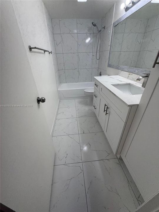 Active With Contract: $2,300 (2 beds, 2 baths, 1288 Square Feet)