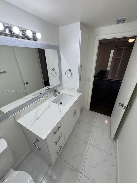 Active With Contract: $2,300 (2 beds, 2 baths, 1288 Square Feet)