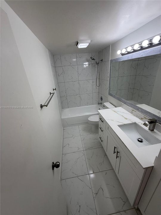 Active With Contract: $2,300 (2 beds, 2 baths, 1288 Square Feet)