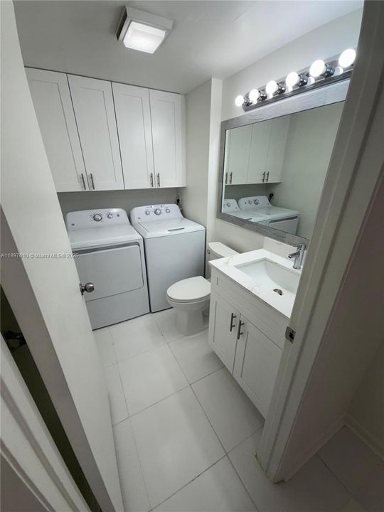 Active With Contract: $2,300 (2 beds, 2 baths, 1288 Square Feet)