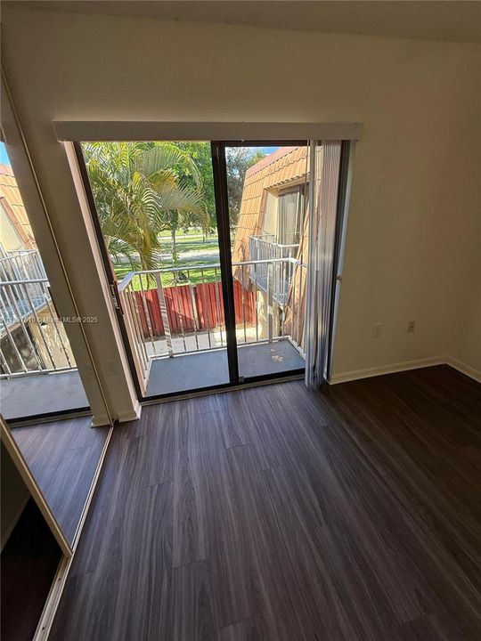 Active With Contract: $2,300 (2 beds, 2 baths, 1288 Square Feet)