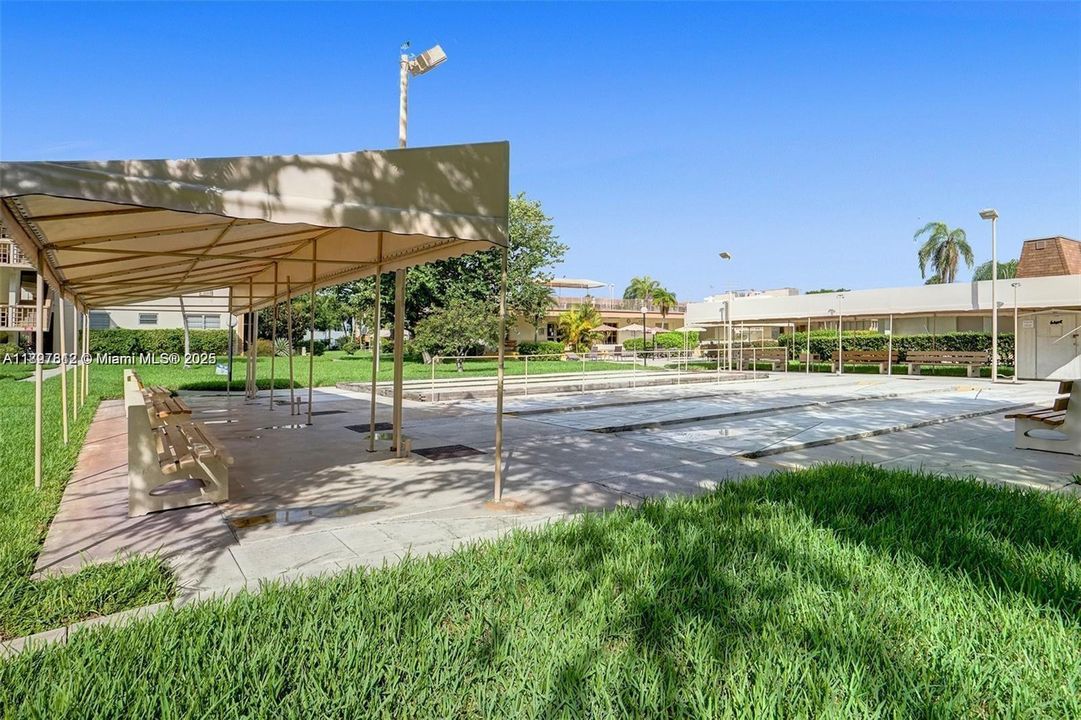 For Sale: $79,500 (1 beds, 1 baths, 688 Square Feet)