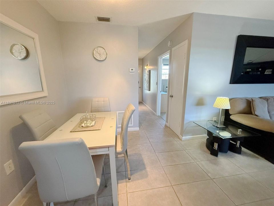 For Sale: $79,500 (1 beds, 1 baths, 688 Square Feet)