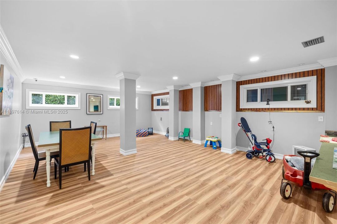 待售: $8,895,000 (6 贝兹, 7 浴室, 8933 平方英尺)