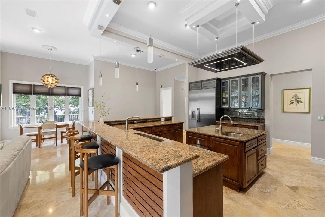 待售: $8,895,000 (6 贝兹, 7 浴室, 8933 平方英尺)