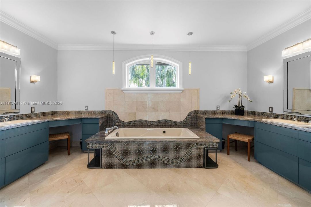 待售: $8,895,000 (6 贝兹, 7 浴室, 8933 平方英尺)