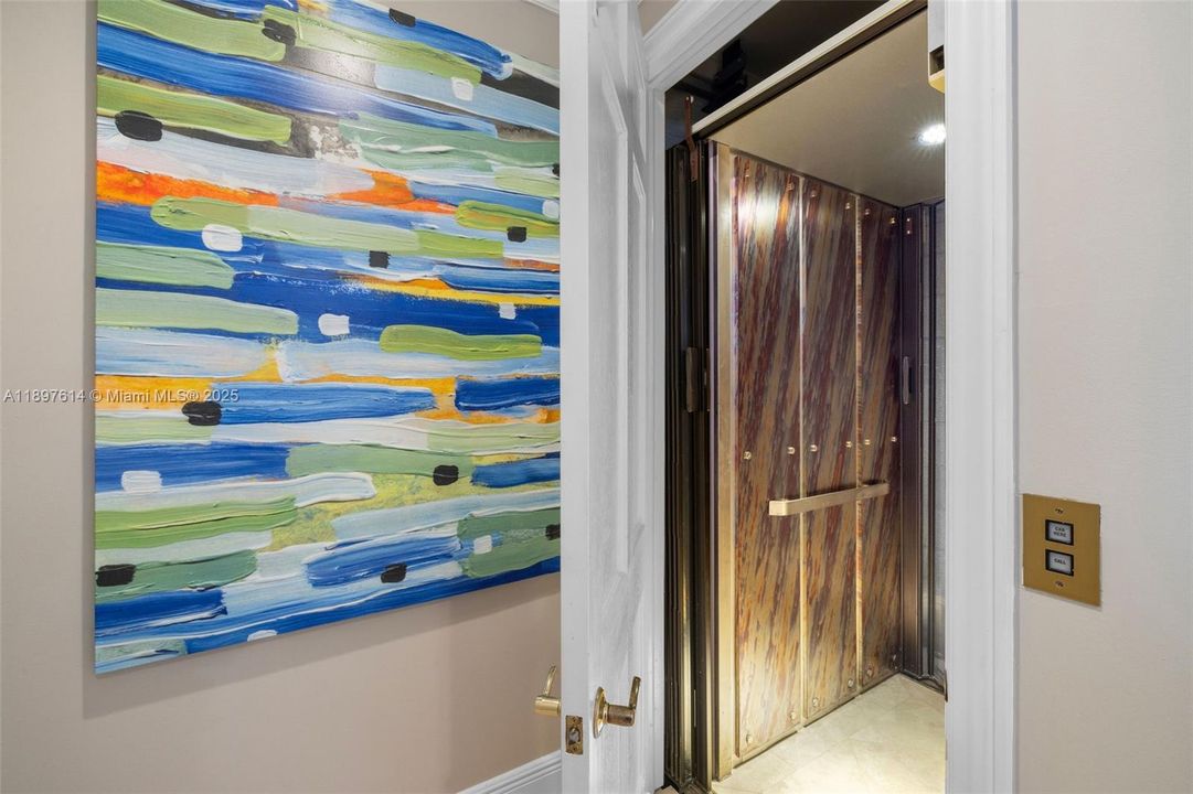 待售: $8,895,000 (6 贝兹, 7 浴室, 8933 平方英尺)