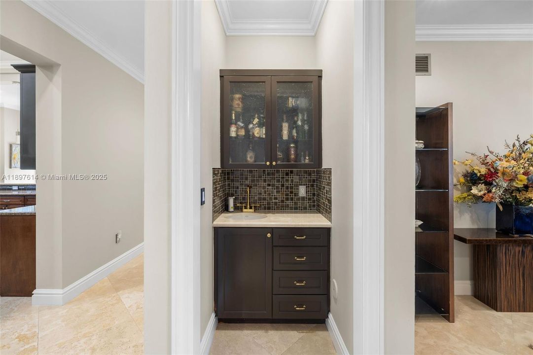 待售: $8,895,000 (6 贝兹, 7 浴室, 8933 平方英尺)