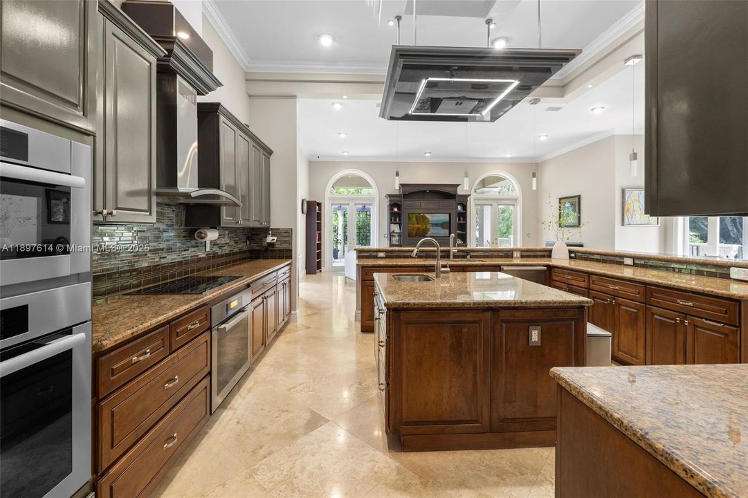 待售: $8,895,000 (6 贝兹, 7 浴室, 8933 平方英尺)