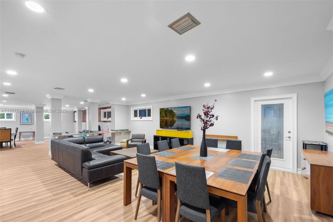 待售: $8,895,000 (6 贝兹, 7 浴室, 8933 平方英尺)