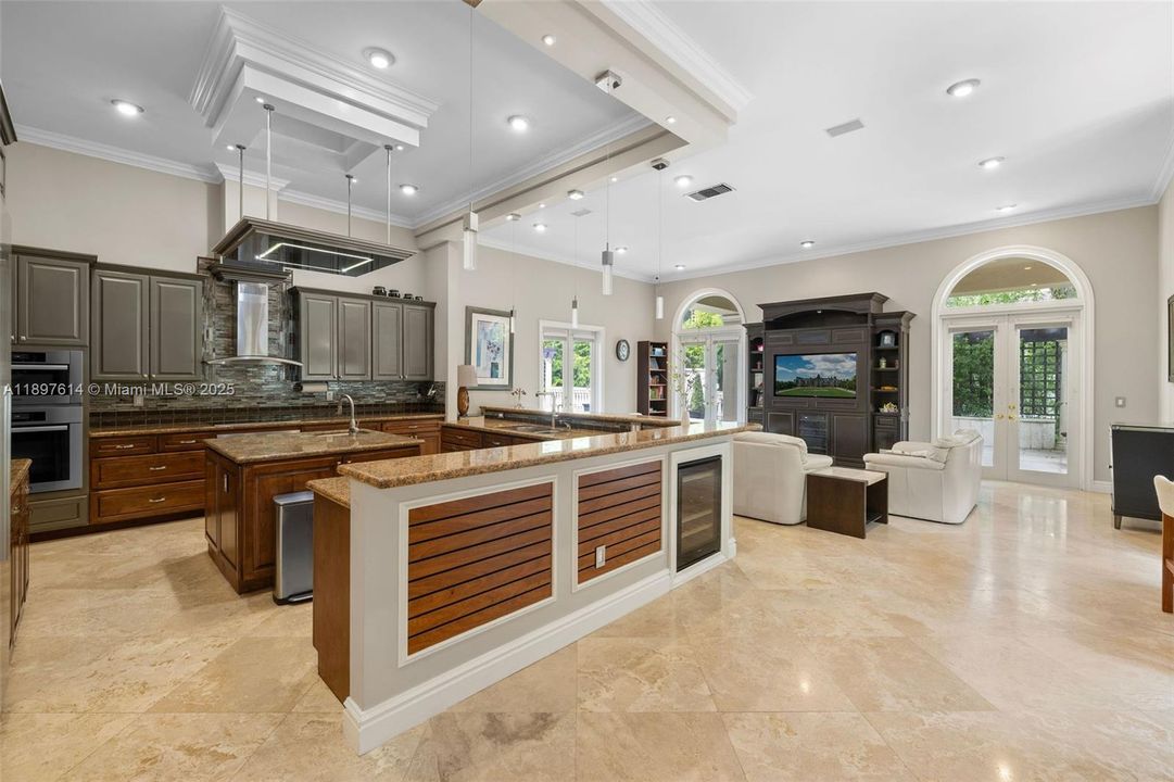 待售: $8,895,000 (6 贝兹, 7 浴室, 8933 平方英尺)