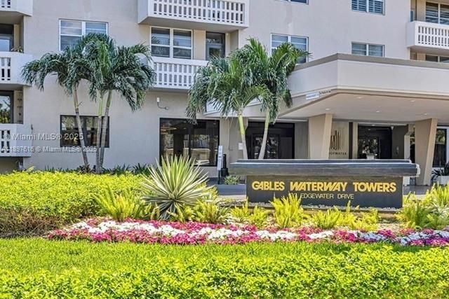 For Sale: $380,000 (1 beds, 1 baths, 880 Square Feet)