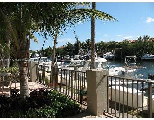 For Sale: $380,000 (1 beds, 1 baths, 880 Square Feet)