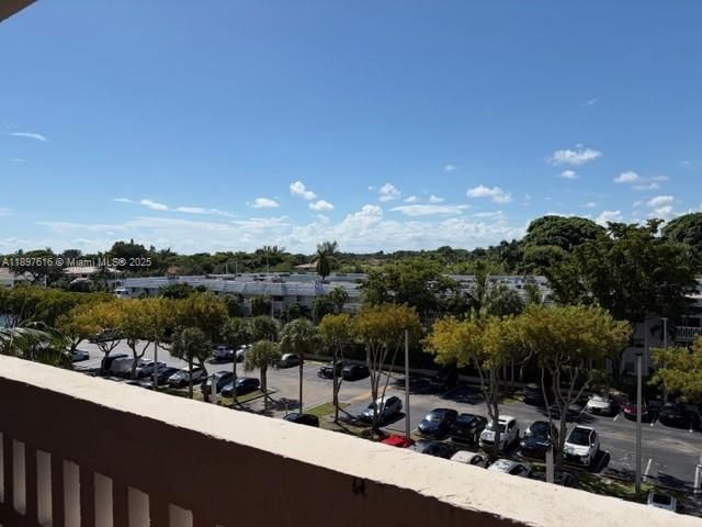 For Sale: $380,000 (1 beds, 1 baths, 880 Square Feet)